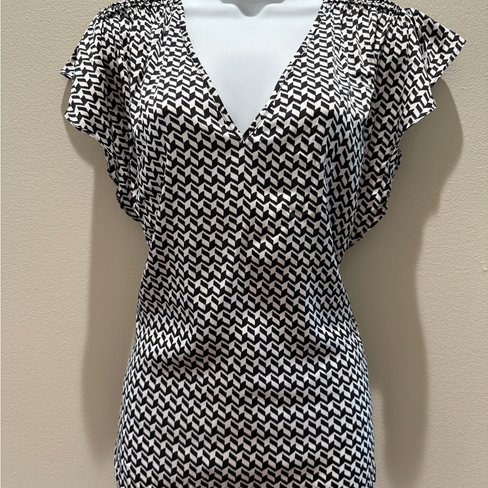 Flutter -sleeve V-Neck Blouse